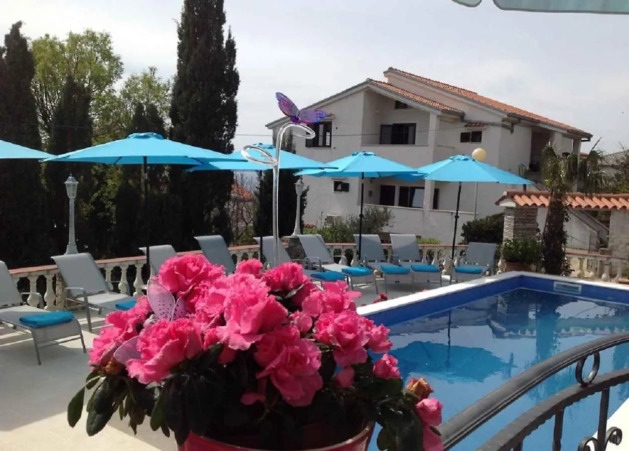 Apartments In Novi Vinodolski 15388
