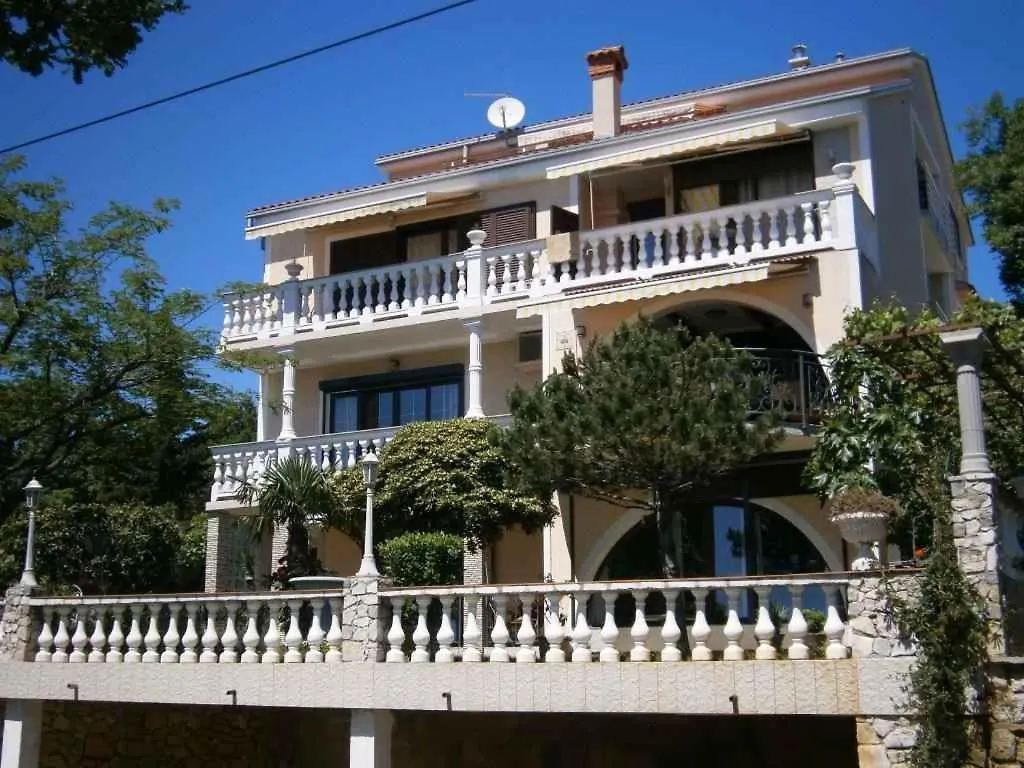Apartments In Novi Vinodolski 15388