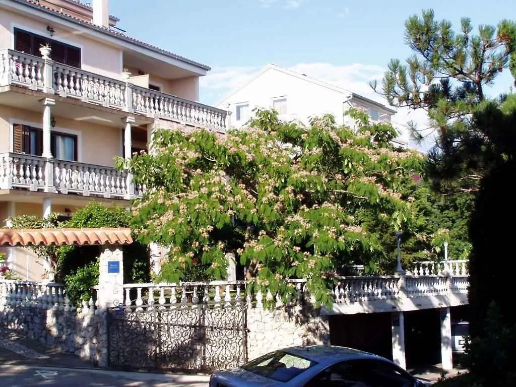 Apartments In Novi Vinodolski 15388