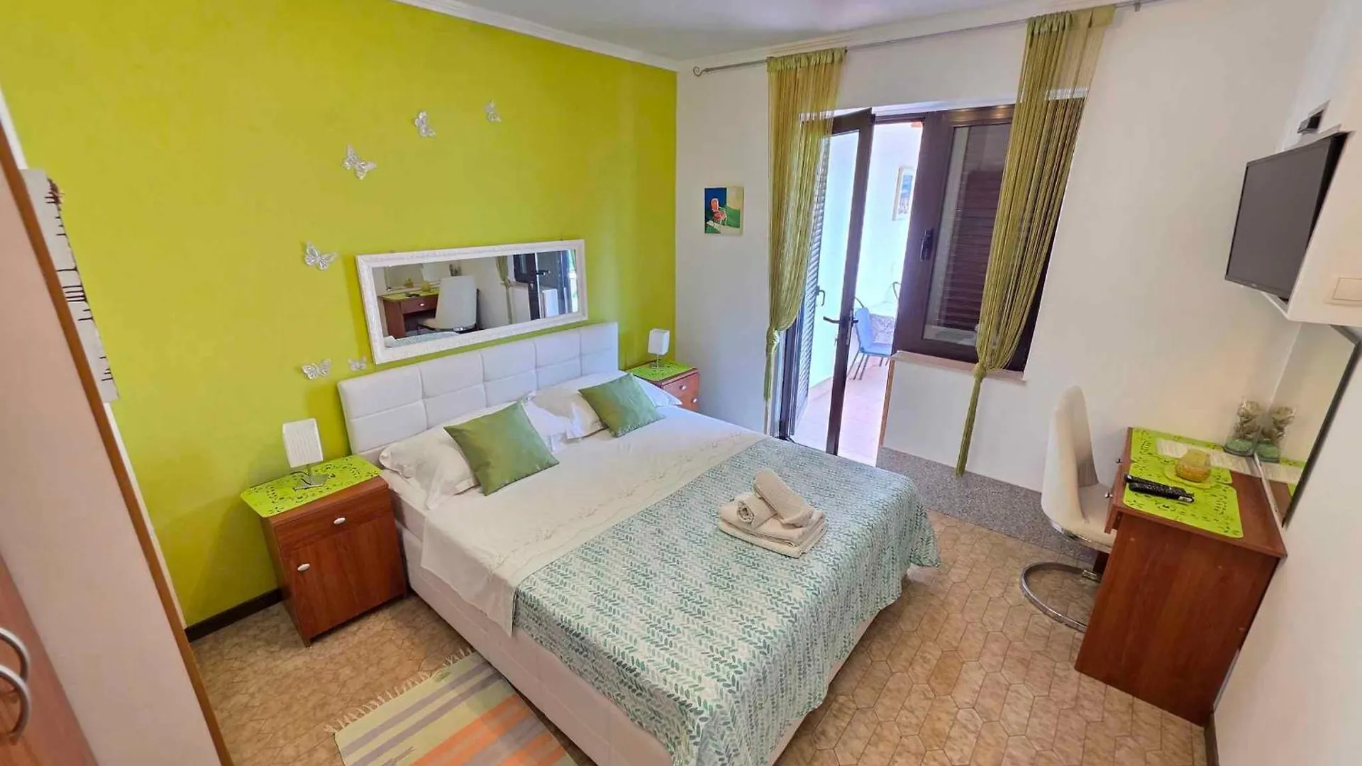 Apartments In Novi Vinodolski 15388 Croatia
