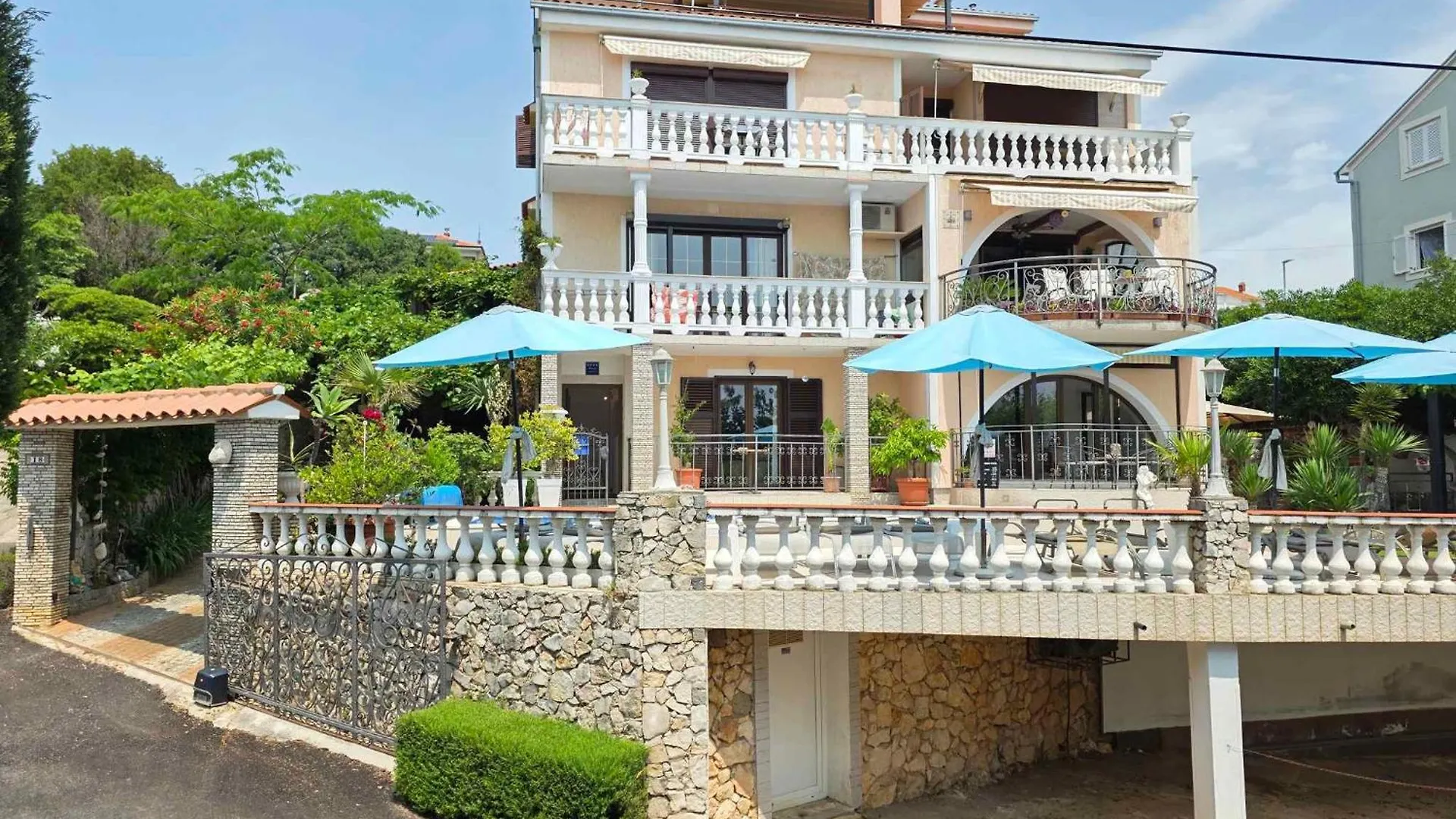 Apartments In Novi Vinodolski 15388 Croatia